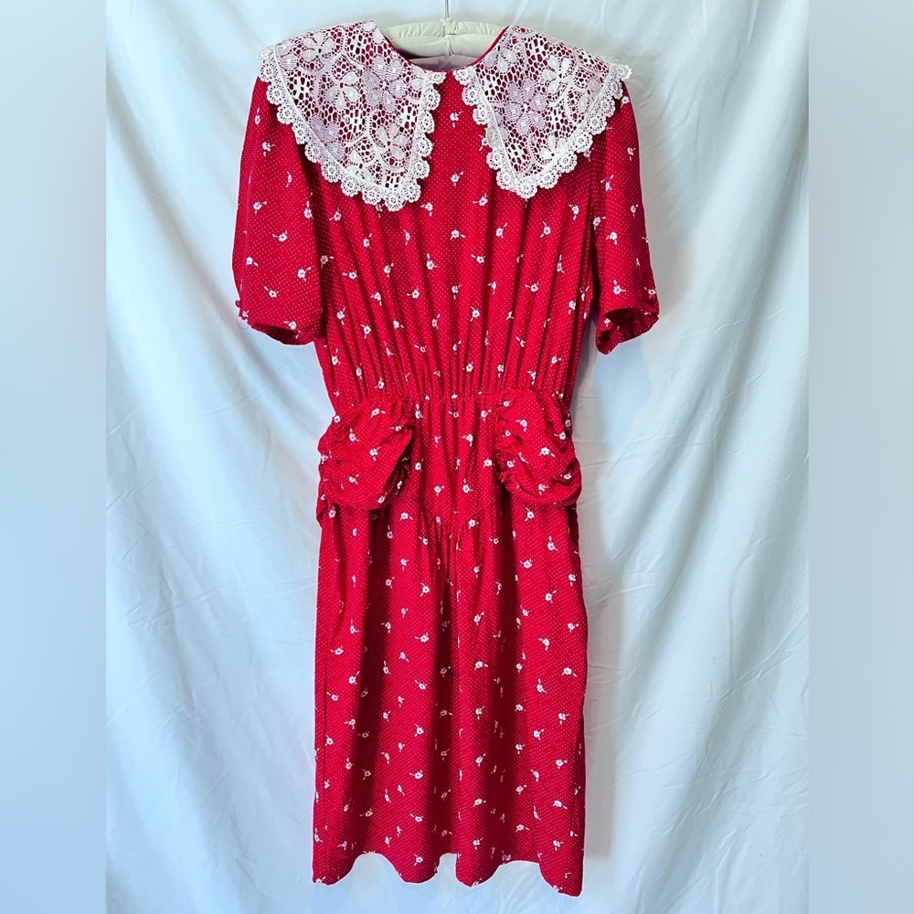 Chic Red Midi Dress with Lace Collar
